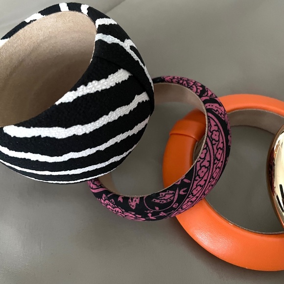 H&M bracelet set (like new) - Picture 2 of 5